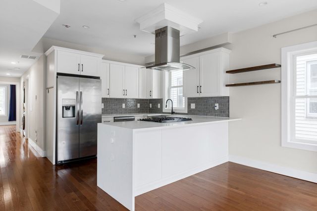71 Savin St 2, Boston, MA 02119