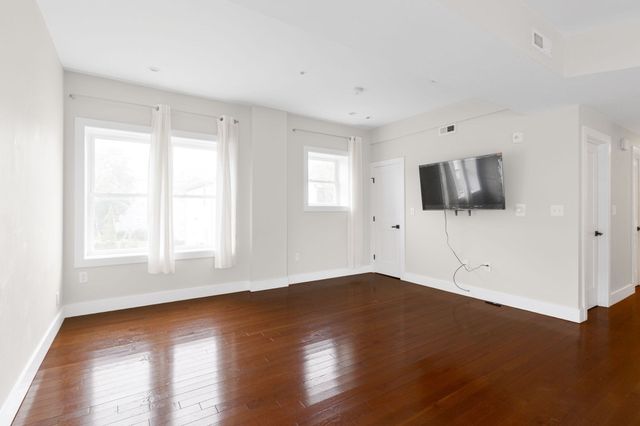 71 Savin St 2, Boston, MA 02119