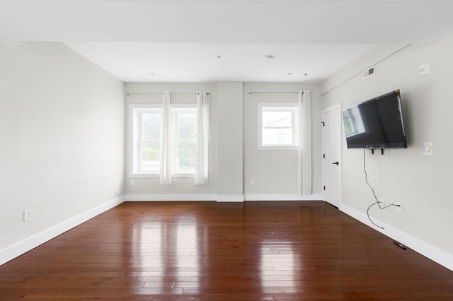 71 Savin St 2, Boston, MA 02119