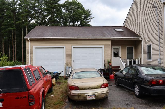 117 Charlton St, Oxford, MA 01540