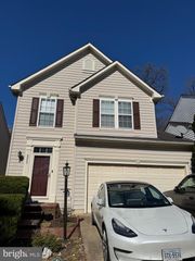 8809 CARPENTERS HALL DR, Lorton, VA 22079