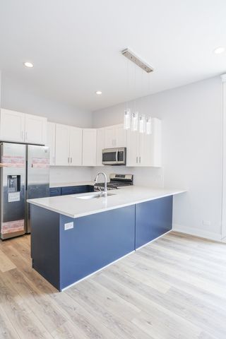 2402 W Carmen Avenue 406, Chicago, IL 60625
