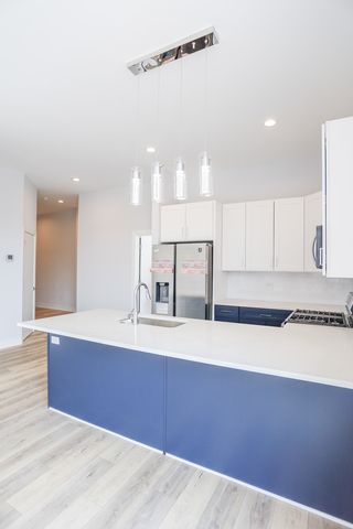 2402 W Carmen Avenue 406, Chicago, IL 60625