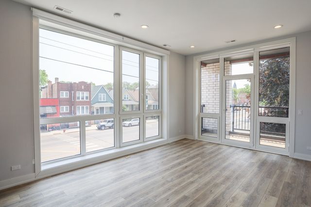2402 W Carmen Avenue 406, Chicago, IL 60625