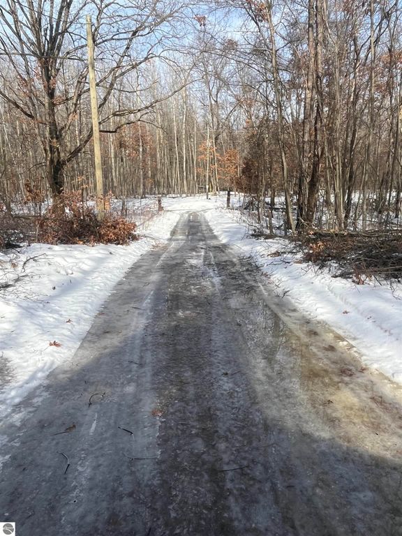 Image 4 of property listing at 7907 W Weidman Road, Weidman, MI 48893