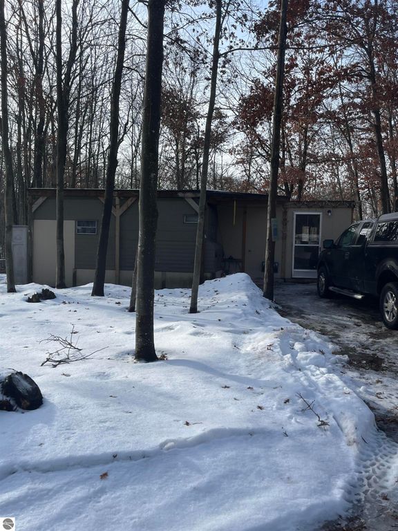 Image 9 of property listing at 7907 W Weidman Road, Weidman, MI 48893