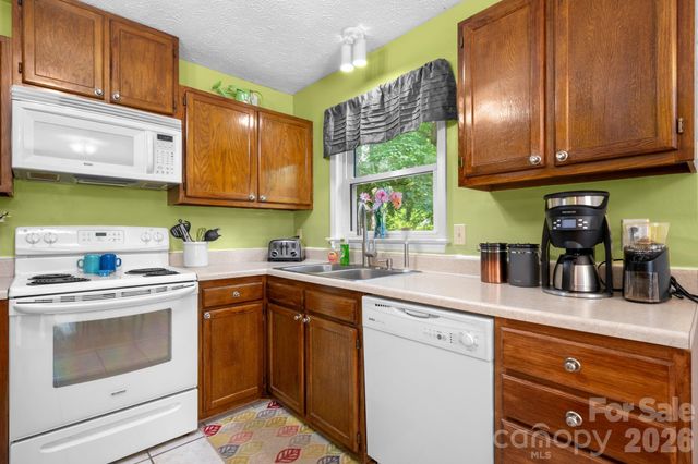 216 Davis Drive, Morganton, NC 28655