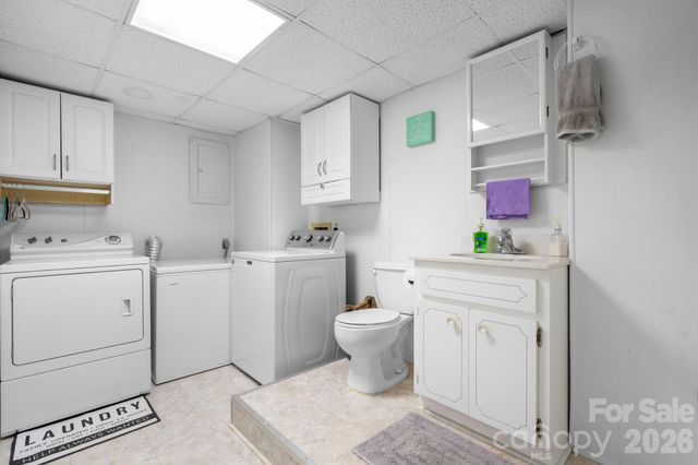 216 Davis Drive, Morganton, NC 28655