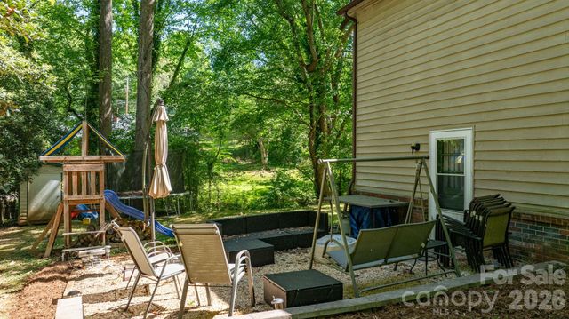 216 Davis Drive, Morganton, NC 28655