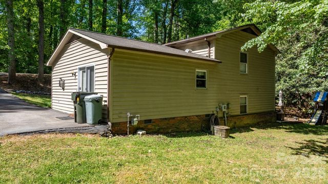 216 Davis Drive, Morganton, NC 28655