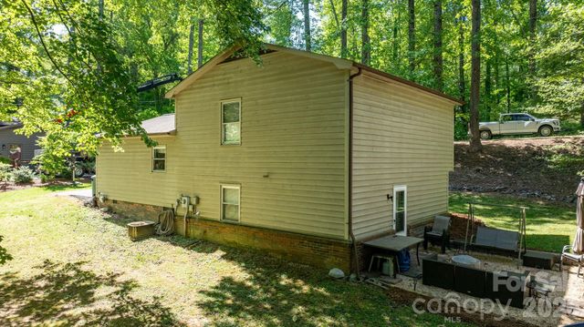 216 Davis Drive, Morganton, NC 28655