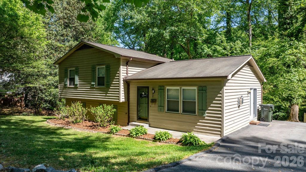 216 Davis Drive, Morganton, NC 28655