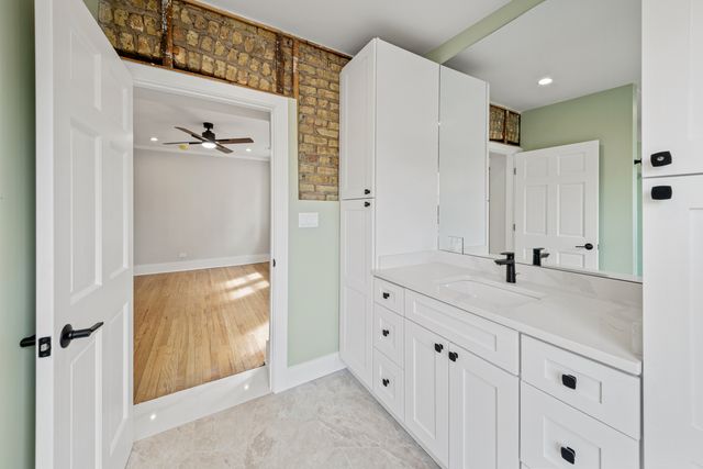 4834 N Springfield Avenue 2, Chicago, IL 60625