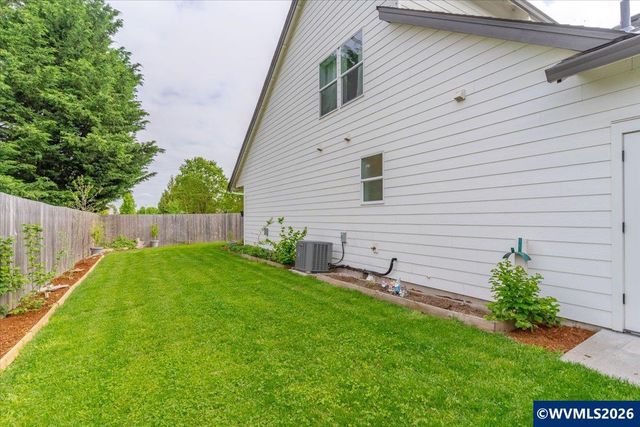 431 Grant St, Silverton, OR 97381