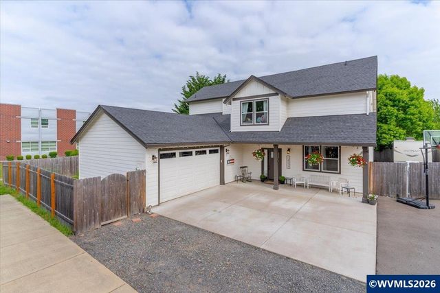 431 Grant St, Silverton, OR 97381