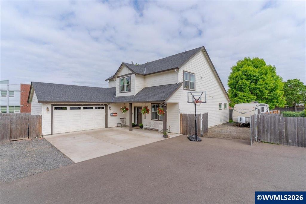 431 Grant St, Silverton, OR 97381