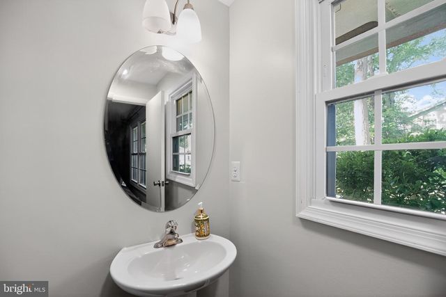 5004 NICHOLAS RD, Waldorf, MD 20601