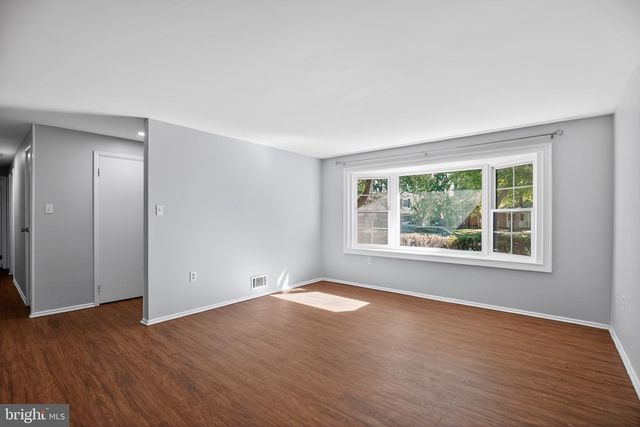 5004 NICHOLAS RD, Waldorf, MD 20601
