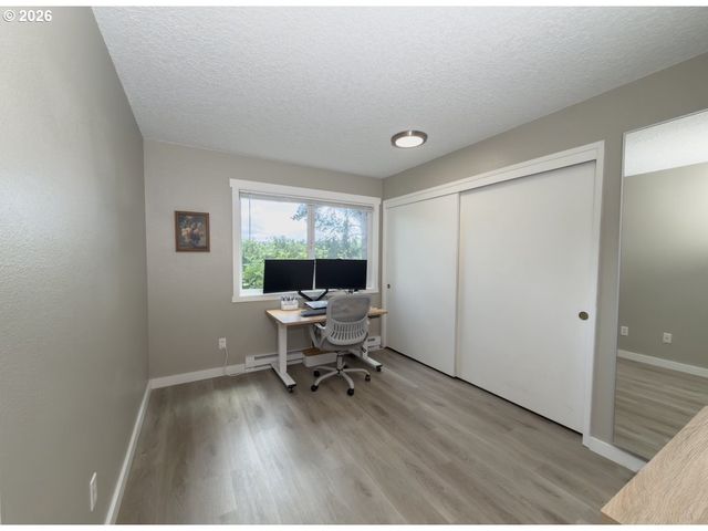 12040 Sw CONESTOGA Dr, Beaverton, OR 97008
