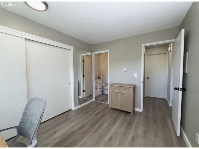 12040 Sw CONESTOGA Dr, Beaverton, OR 97008