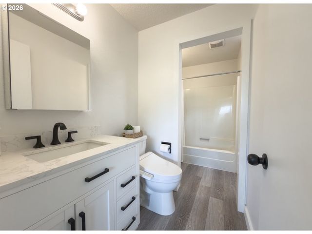 12040 Sw CONESTOGA Dr, Beaverton, OR 97008