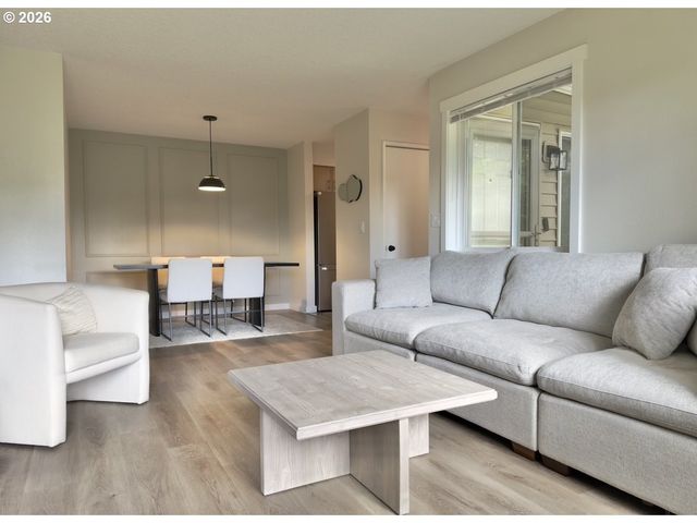 12040 Sw CONESTOGA Dr, Beaverton, OR 97008