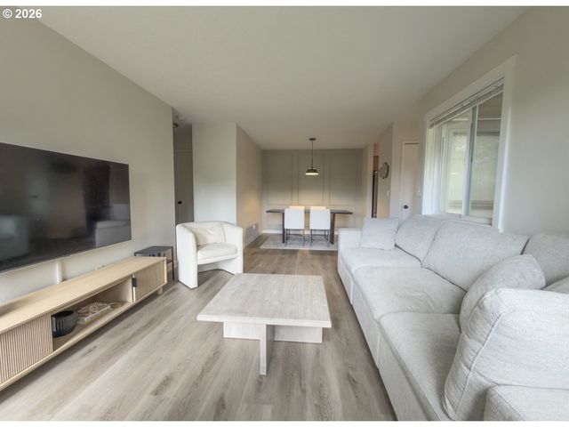 12040 Sw CONESTOGA Dr, Beaverton, OR 97008