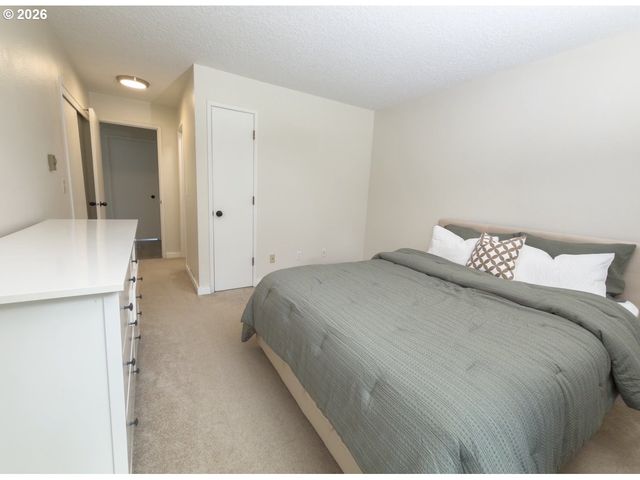 12040 Sw CONESTOGA Dr, Beaverton, OR 97008