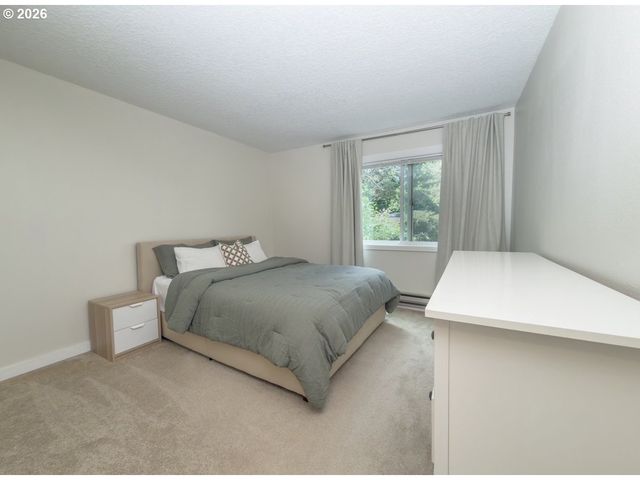 12040 Sw CONESTOGA Dr, Beaverton, OR 97008