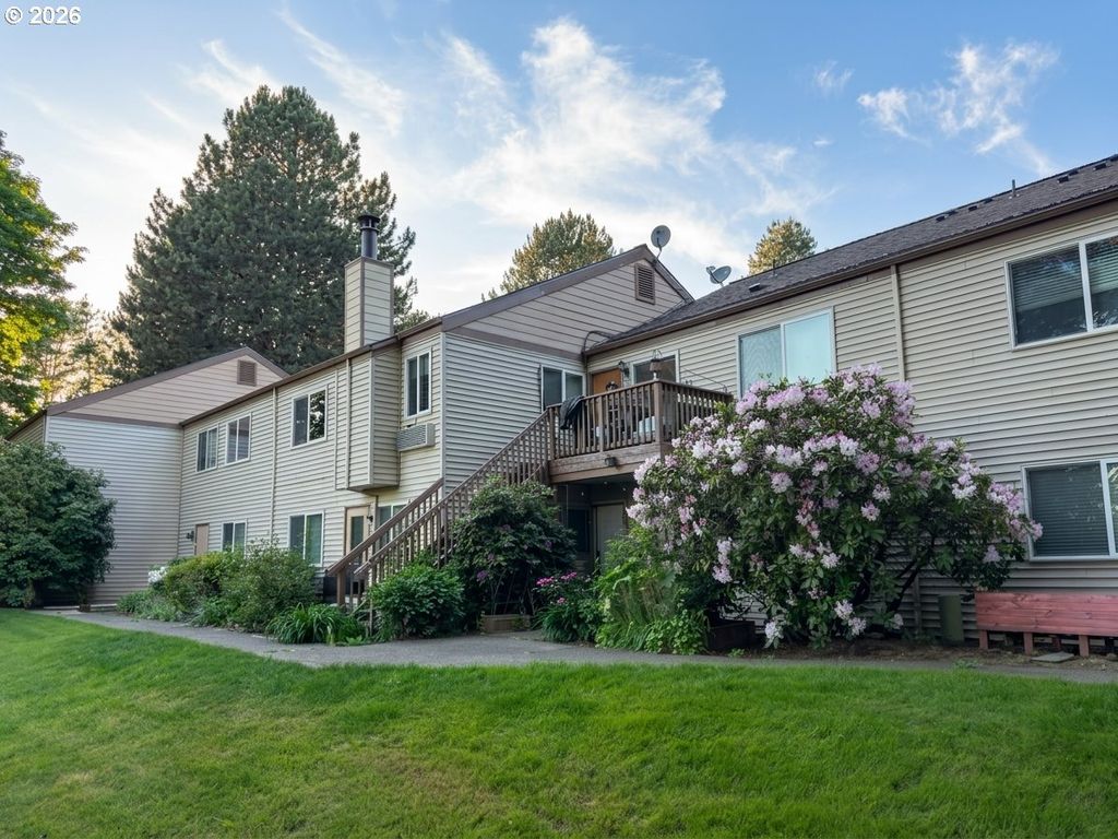 12040 Sw CONESTOGA Dr, Beaverton, OR 97008