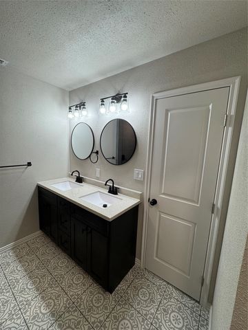 105 Paige Street, Weatherford, TX 76088