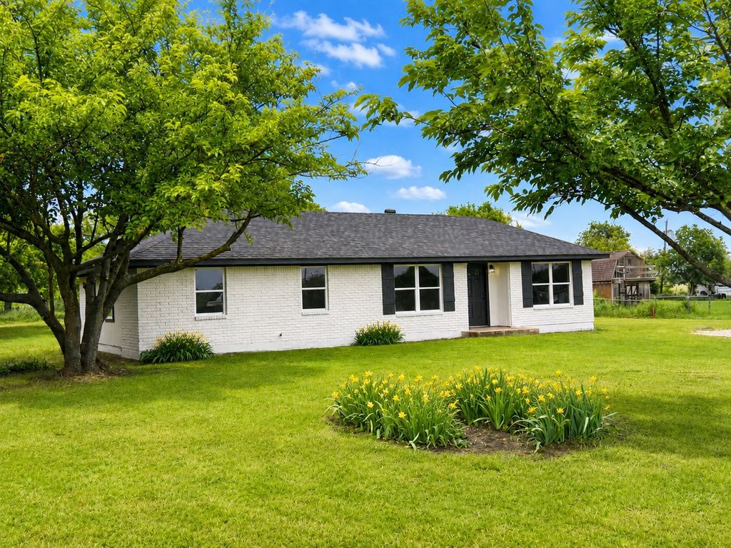 105 Paige Street, Weatherford, TX 76088
