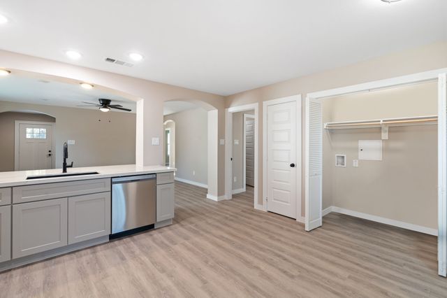 211 Garlock Street, Wilmer, TX 75172