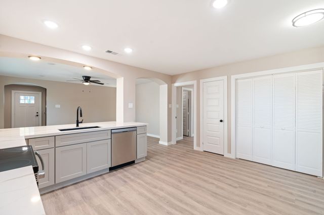 211 Garlock Street, Wilmer, TX 75172