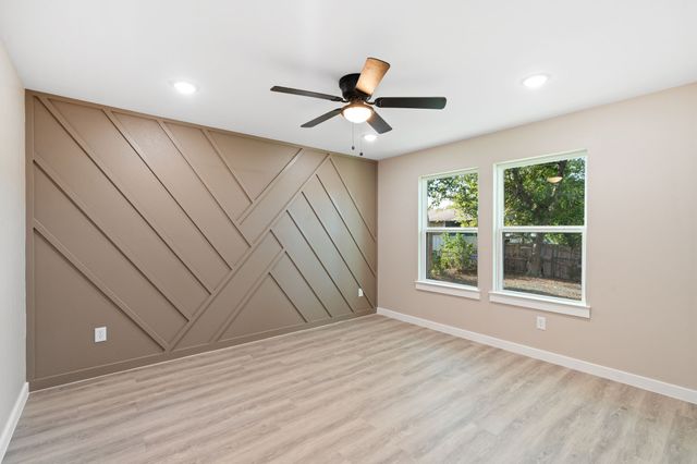 211 Garlock Street, Wilmer, TX 75172