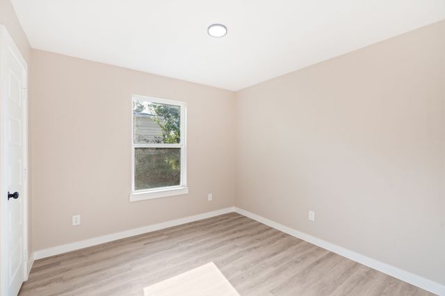 211 Garlock Street, Wilmer, TX 75172