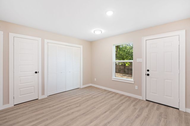 211 Garlock Street, Wilmer, TX 75172