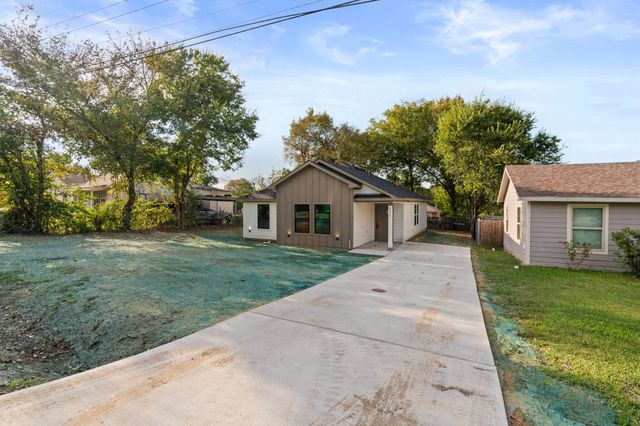 211 Garlock Street, Wilmer, TX 75172