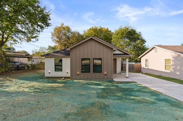 211 Garlock Street, Wilmer, TX 75172