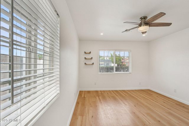 511 E CHEERY LYNN Road, Phoenix, AZ 85012