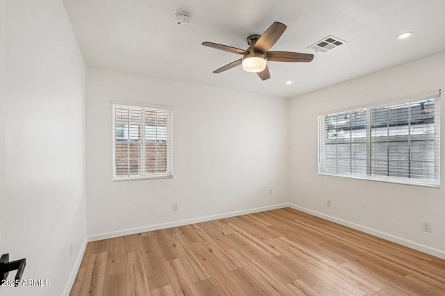 511 E CHEERY LYNN Road, Phoenix, AZ 85012