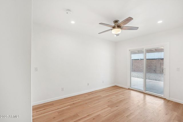 511 E CHEERY LYNN Road, Phoenix, AZ 85012