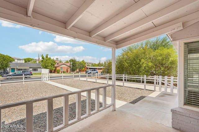 511 E CHEERY LYNN Road, Phoenix, AZ 85012