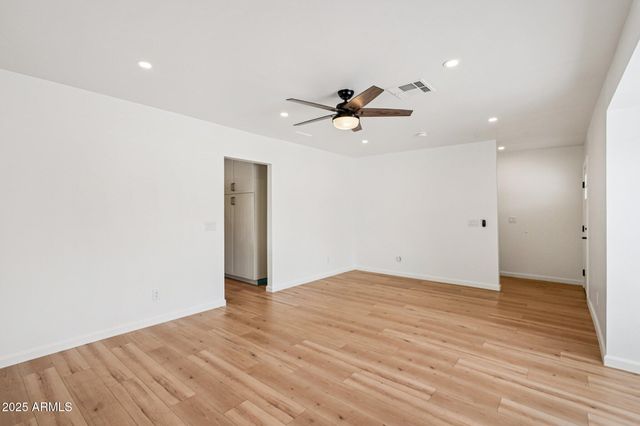 511 E CHEERY LYNN Road, Phoenix, AZ 85012