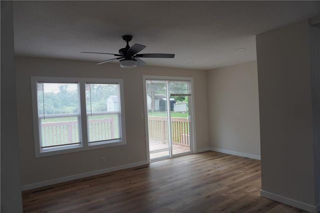 2412 Queen Ridge Drive, Independence, MO 64055
