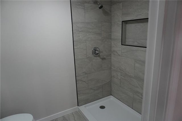 2412 Queen Ridge Drive, Independence, MO 64055