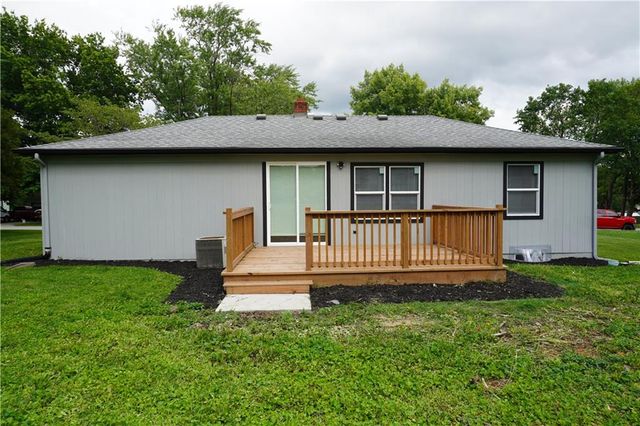 2412 Queen Ridge Drive, Independence, MO 64055
