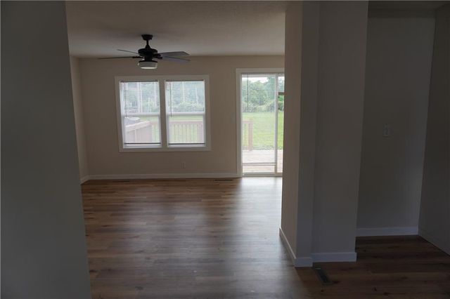 2412 Queen Ridge Drive, Independence, MO 64055