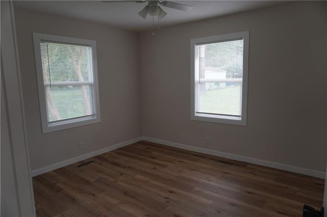 2412 Queen Ridge Drive, Independence, MO 64055