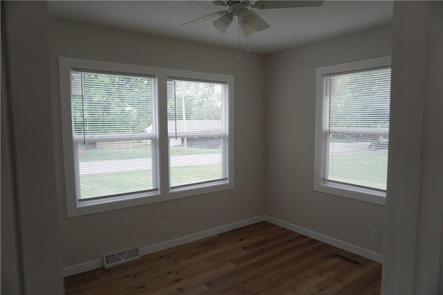 2412 Queen Ridge Drive, Independence, MO 64055
